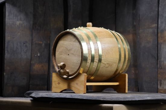 Picture of Oak Barrel -1.32 gallons  (5 liter)  Brass Hoop